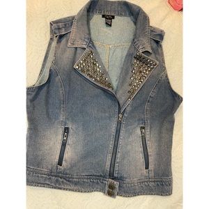 DENIM JACKET.🏷RUE 21 🎨JEANS VINTAGE.     SIZE  L